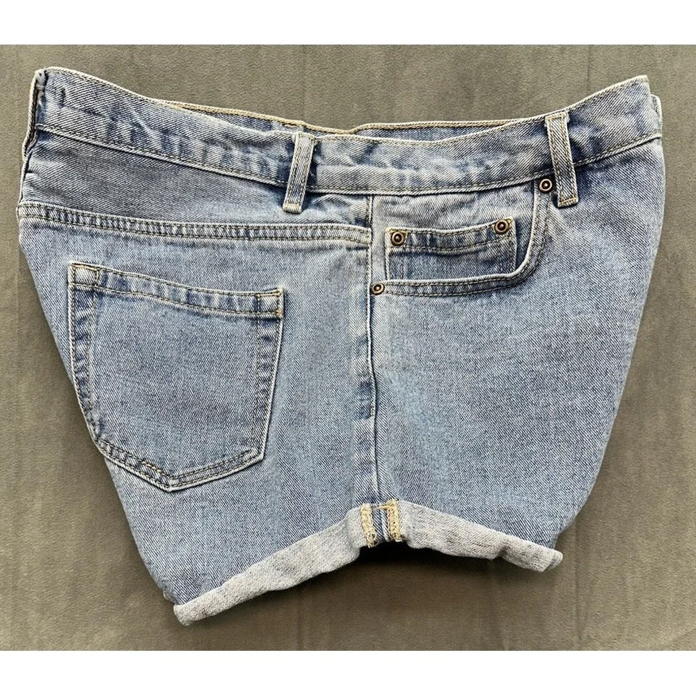 Forever 21 Denim Cuffed Jean Shorts Womens 31 Medium Wash‎ Booty Rolled Shortie